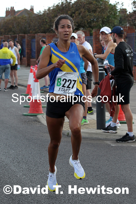 Senior womens 4 stage relay, 2021 Northern 6 and 4 Stage and Young Athletes Road Relays, Redcar. Photo: David T. Hewitson/Sports for All Pics